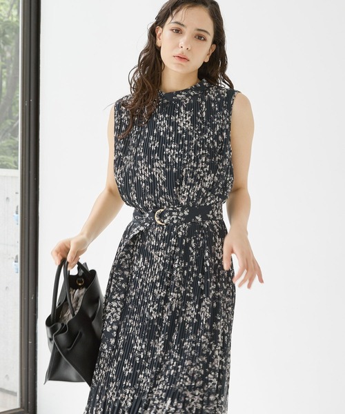 Andemiu(アンデミュウ)の「アソートプリーツノースリーブワンピース126361(ワンピース・レディース・ブラック/ネイビー/グリーン/ネイビー系9・FREE)」の9枚目の写真