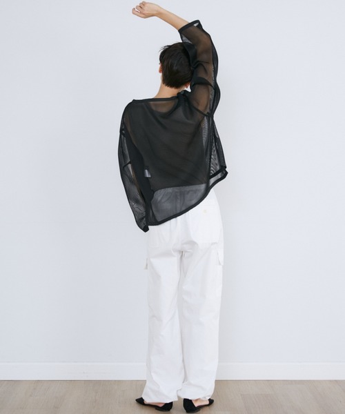 YVON（イヴォン）の「ダブルフェイスメッシュボートネックプルオーバー（Tシャツ/カットソー・レディース・ブラック/オフホワイト・9号）」の13枚目の写真