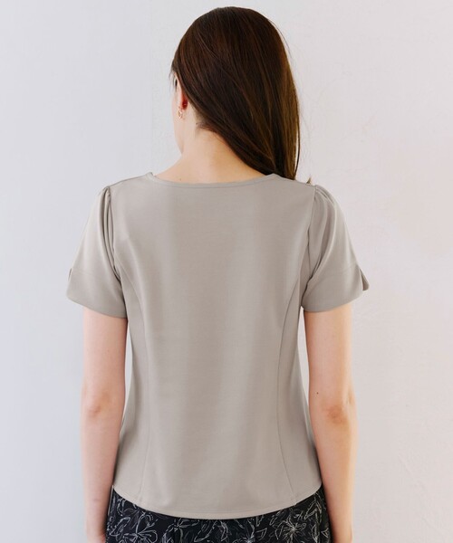 Tiaclasse(ティアクラッセ)の「“きれい見え” パネルラインカットソートップス(Tシャツ/カットソー・レディース・ネイビー/ブラック/グレイッシュベージュ・XL/XXL)」の10枚目の写真
