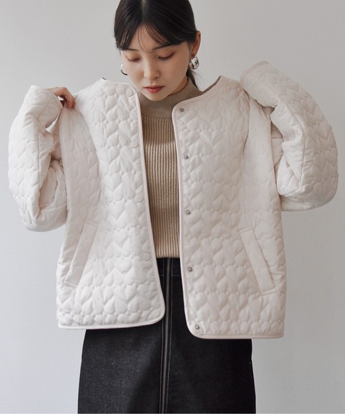 Meli rich（メリーリッチ）の「ハート柄キルティング中綿ノーカラージャケット（ノーカラージャケット・レディース・アイボリー/ブラック・MEDIUM）」の4枚目の写真