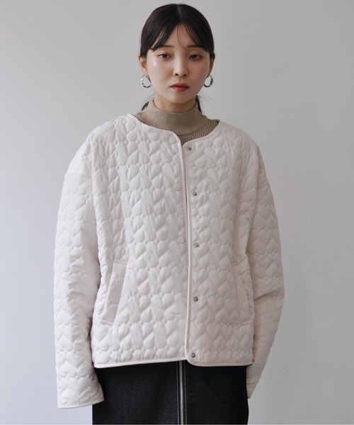 Meli rich（メリーリッチ）の「ハート柄キルティング中綿ノーカラージャケット（ノーカラージャケット・レディース・アイボリー/ブラック・MEDIUM）」の3枚目の写真