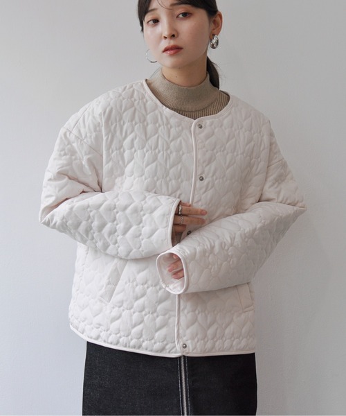 Meli rich（メリーリッチ）の「ハート柄キルティング中綿ノーカラージャケット（ノーカラージャケット・レディース・アイボリー/ブラック・MEDIUM）」の7枚目の写真