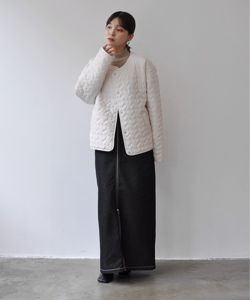 Meli rich（メリーリッチ）の「ハート柄キルティング中綿ノーカラージャケット（ノーカラージャケット・レディース・アイボリー/ブラック・MEDIUM）」の11枚目の写真