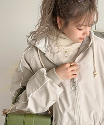 【mily bilet】スポーティ&おしゃれが叶う。サイドライン袖ギャザースウェットフード使い胸刺繍パーカーブルゾン