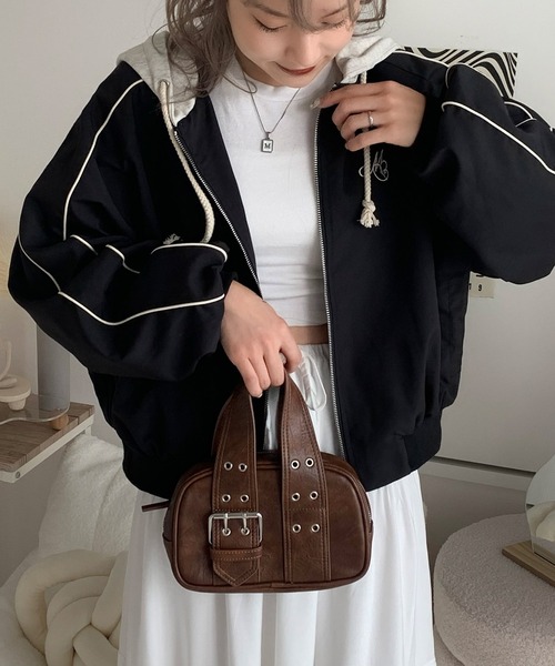 mily bilet（ミウィビレット）の「【mily bilet】スポーティ&おしゃれが叶う。サイドライン袖ギャザースウェットフード使い胸刺繍パーカーブルゾン（ブルゾン・レディース・ホワイト/ブラック・LARGE/MEDIUM/SMALL/X-LARGE）」の5枚目の写真