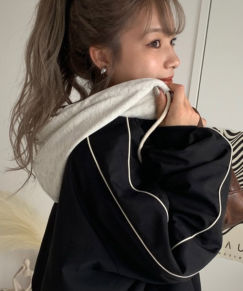 mily bilet（ミウィビレット）の「【mily bilet】スポーティ&おしゃれが叶う。サイドライン袖ギャザースウェットフード使い胸刺繍パーカーブルゾン（ブルゾン・レディース・ホワイト/ブラック・LARGE/MEDIUM/SMALL/X-LARGE）」の13枚目の写真