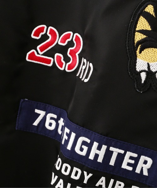 AVIREX（アヴィレックス）の「MA-1 "VANGUARDS" / MA-1 "ヴァンガーズ" / AVIREX / アヴィレックス（ミリタリージャケット・メンズ・ブラック/セージグリーン・MEDIUM/LARGE/X-LARGE/XX-LARGE）」の5枚目の写真