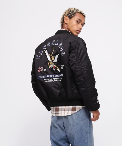 AVIREX（アヴィレックス）の「MA-1 "VANGUARDS" / MA-1 "ヴァンガーズ" / AVIREX / アヴィレックス（ミリタリージャケット・メンズ・ブラック/セージグリーン・MEDIUM/LARGE/X-LARGE/XX-LARGE）」の17枚目の写真