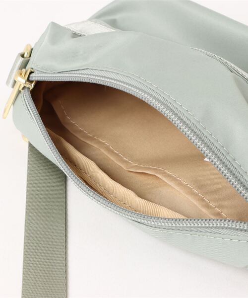 NIKE W LUXE CROSSBODY JDHRZN/SESA 国内発送 NIKE（ナイキ）の「NIKE ナイキ W LUXE CROSSBODY バッグ CW9304