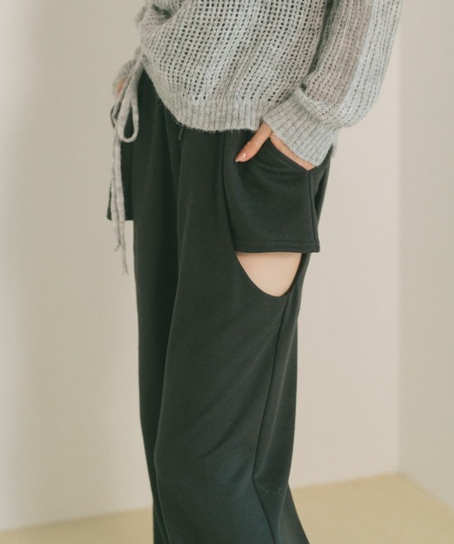 サイドカットアウトスウェットパンツ【SMLサイズ展開】（スウェットパンツ）｜VANNIE U（ヴァニーユー）