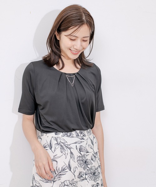 Jayro(ジャイロ)の「クールサテンネックレス付プルオーバー(Tシャツ/カットソー・レディース・ブラック/ホワイト系その他/ピンク/サックスブルー・M)」の1枚目の写真