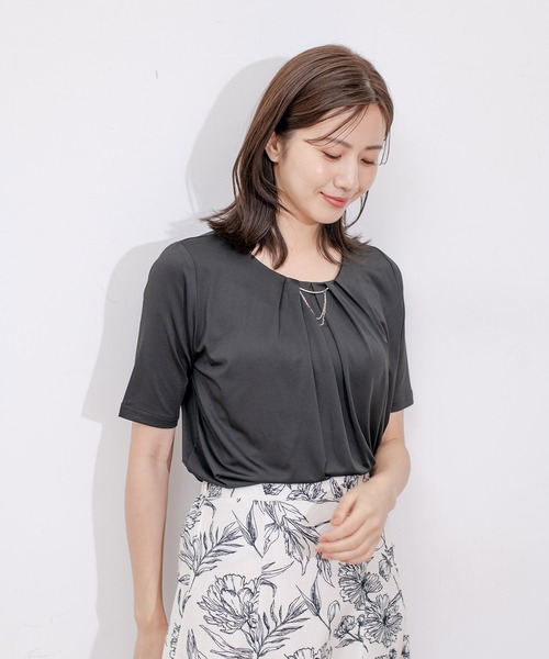 Jayro(ジャイロ)の「クールサテンネックレス付プルオーバー(Tシャツ/カットソー・レディース・ブラック/ホワイト系その他/ピンク/サックスブルー・M)」の11枚目の写真