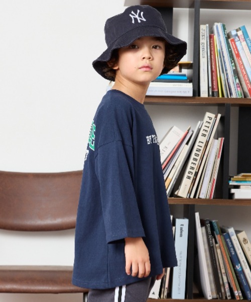 Auntie Rosa Holiday（アンティローザホリデー）の「バックプリントカレッジロゴルーズTEE（Tシャツ/カットソー・キッズ・ネイビー/オフホワイト/ブルー・130/140/150/160）」の22枚目の写真