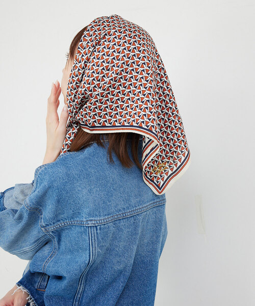 SLOBE IENA（スローブイエナ）の「SLOBE 大判スカーフ（バンダナ/スカーフ・レディース・イエロー/レッド/ブラウン・FREE）」の6枚目の写真