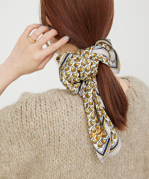 SLOBE IENA（スローブイエナ）の「SLOBE 大判スカーフ（バンダナ/スカーフ・レディース・イエロー/レッド/ブラウン・FREE）」の9枚目の写真