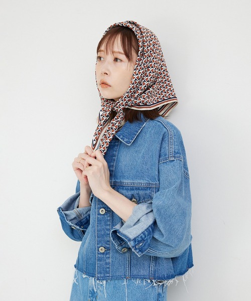 SLOBE IENA（スローブイエナ）の「SLOBE 大判スカーフ（バンダナ/スカーフ・レディース・イエロー/レッド/ブラウン・FREE）」の3枚目の写真