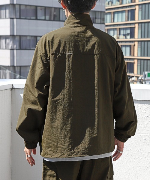 LUXSTYLE（ラグスタイル）の「ナイロンウォッシャーオーバーサイズスタンドジャケット（ナイロンジャケット・メンズ・ブラック/カーキ/グレー・M/L）」の4枚目の写真