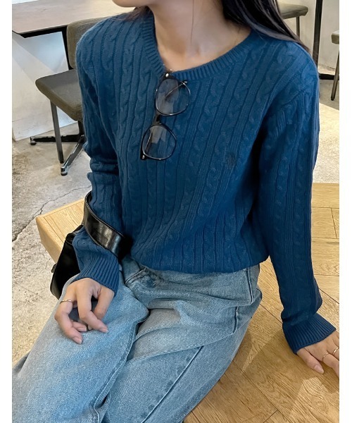 Re:EDIT（リエディ）の「[新色追加][U.S. POLO ASSN.][別注]ワンポイント刺繍ケーブルニットトップス（ニット/セーター・レディース・ブルー/グレー/ホワイト/ブラック/ベージュ/オレンジ・LARGE/MEDIUM）」の9枚目の写真