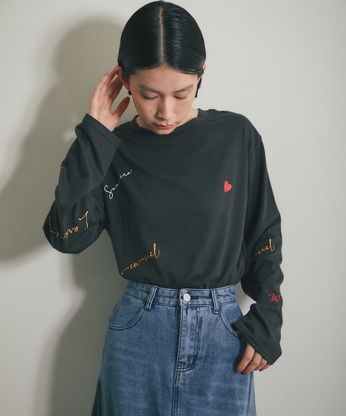 ANOTHER S（アナザーエス）の「マルチロゴプリントロングTシャツ（Tシャツ/カットソー・レディース・チャコールグレー/オフホワイト・M）」の9枚目の写真