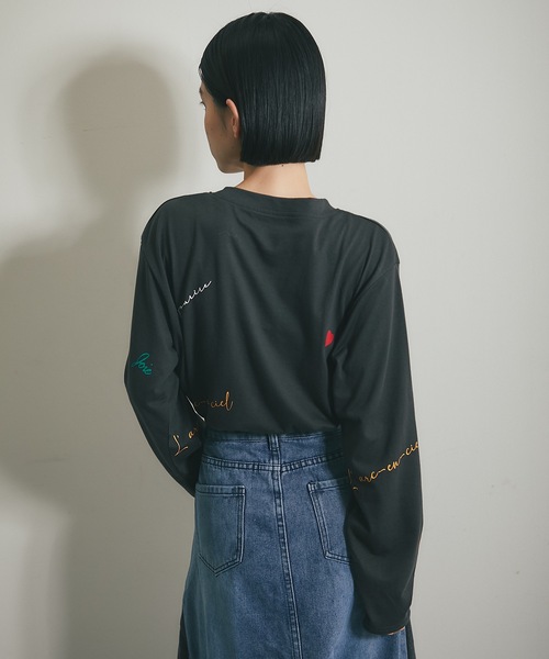 ANOTHER S（アナザーエス）の「マルチロゴプリントロングTシャツ（Tシャツ/カットソー・レディース・チャコールグレー/オフホワイト・M）」の11枚目の写真