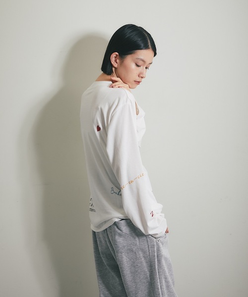 ANOTHER S（アナザーエス）の「マルチロゴプリントロングTシャツ（Tシャツ/カットソー・レディース・チャコールグレー/オフホワイト・M）」の4枚目の写真
