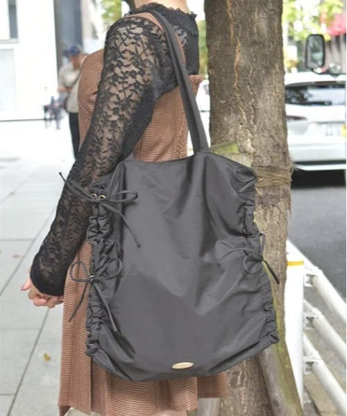 axes femme（アクシーズファム）の「サイドドロストリボントート（トートバッグ・レディース・ブラック/ピンク/キナリ・FREE）」の2枚目の写真