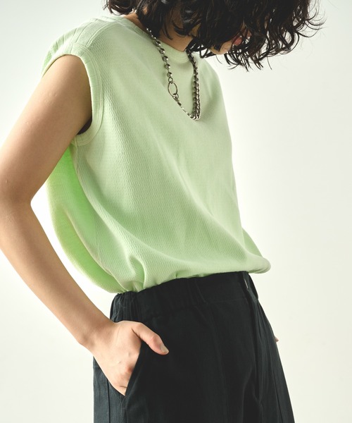 kha:ki(カーキ)の「「KHA:KI / カーキ」 ハニカムスリーブレストップ HONEYCOMB SLEEVELESS TOP(Tシャツ/カットソー・レディース・ブラック/オフホワイト/オレンジ系その他/ライトグリーン・1)」の4枚目の写真