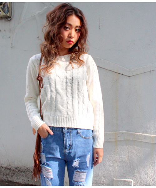 ANAP（アナップ）の「ケーブルクロップドニット（ニット/セーター・レディース・ブラック/ワイン/オフホワイト/グレー・FREE）」の2枚目の写真