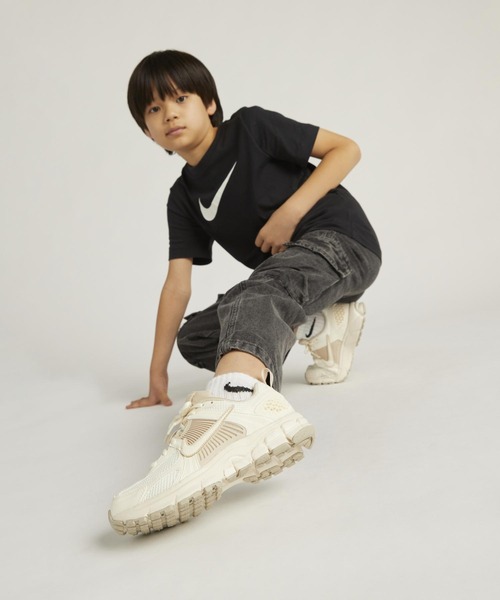 シューズ・サンダルその他 Nike Vomero 5 Junior Shoes HF6998-101 Nike Vomero 5 Big Kids' Shoes. Nike.com