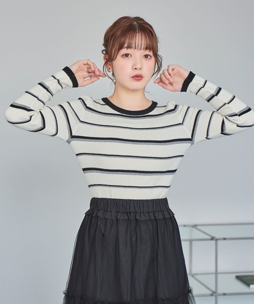 LinoU.(リノユー)の「ランダム配色ボーダーニット(ニット/セーター・レディース・アイボリー/オフホワイト/ブラウン・FREE)」の4枚目の写真