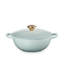 Le Creuset（ルクルーゼ）の「シグニチャー マルミット 24cm シーソルト (ブラックマットホーロー・ゴールドツマミ)（鍋/フライパン・メンズ）」