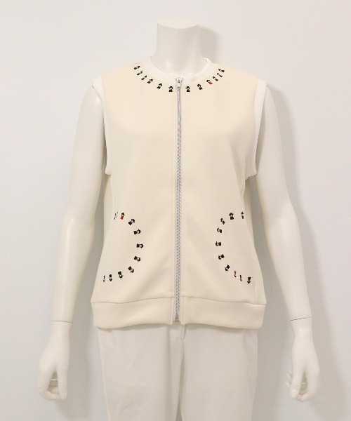 Picone CLUB(ピッコーネクラブ)の「ピコライン刺繍ジップベスト(ベスト・レディース・ブラック/ベージュ/ライトブルー/ホワイト・S/M/L)」の4枚目の写真