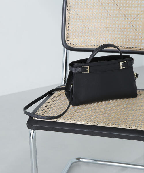 NATURAL BEAUTY BASIC（ナチュラルビューティーベーシック）の「◇【Oggi掲載】ベルテッド2wayハンドバッグ（ハンドバッグ・レディース・ホワイト系その他/ベージュ/ブラック・ﾌﾘ-）」の4枚目の写真