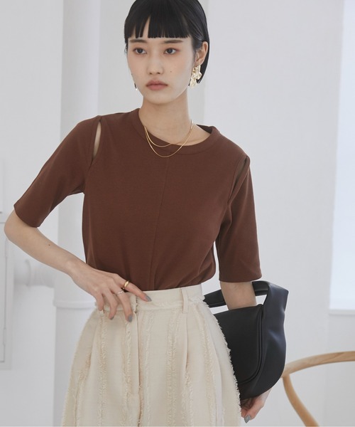 ANGIE(アンジー)の「カットアウト 肩あき リブトップス / 半袖(Tシャツ/カットソー・レディース・ブラウン/グレー/ブラック/アイボリー/グリーン/ブラック系その他/グレー系その他/グリーン系その他・FREE)」の11枚目の写真