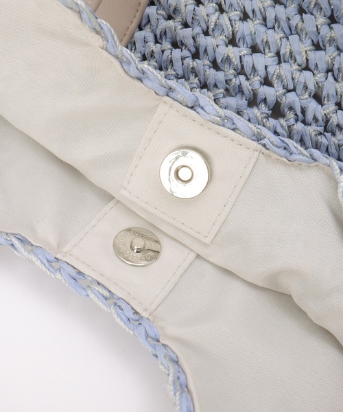 ikka（イッカ）の「【雑誌InRed6月号掲載】雑材カラー持ち手2WAYバッグ（ショルダーバッグ・レディース・ベージュ/ブラウン/グレー/ブルー・FREE）」の13枚目の写真