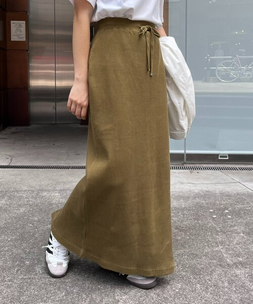 CIAOPANIC TYPY（チャオパニックティピー）の「【-3キロ見え】すっきりシルエットリブスカート（スカート・レディース・ネイビー/レッド/ベビーピンク/イエロー系その他/レッド系その他/サーモンピンク/ホワイト/ブルー/グレー/グレー系その他/アイボリー/カーキ/ブラック・MEDIUM/SMALL）」の7枚目の写真