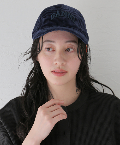 GANNI（ガニー）の「GANNI / ガニー Cap Hat Corduroy（キャップ・レディース・ネイビー/ピンク・FREE）」の4枚目の写真