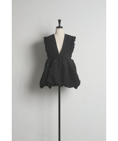 &. NOSTALGIA（アンドドットノスタルジア）の「【ZOZO限定】バルーンペプラムパールベスト（ベスト・レディース・ブラック・M）」の5枚目の写真