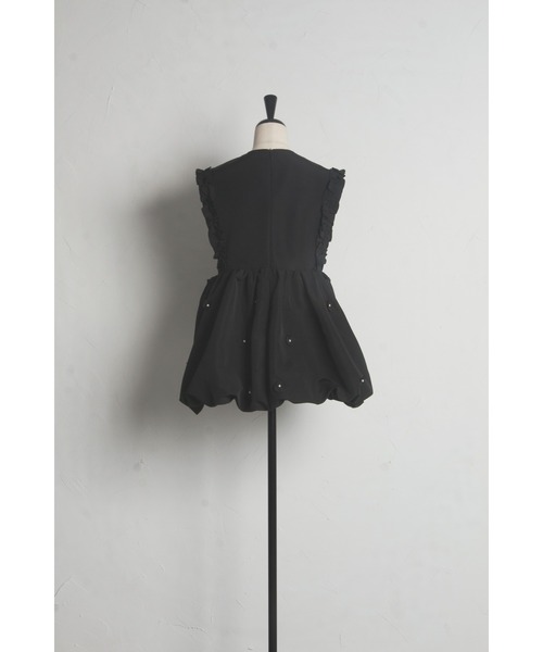 &. NOSTALGIA（アンドドットノスタルジア）の「【ZOZO限定】バルーンペプラムパールベスト（ベスト・レディース・ブラック・M）」の7枚目の写真