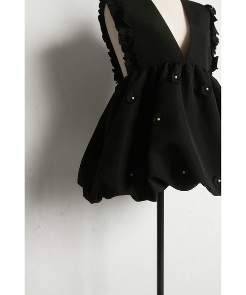 &. NOSTALGIA（アンドドットノスタルジア）の「【ZOZO限定】バルーンペプラムパールベスト（ベスト・レディース・ブラック・M）」の2枚目の写真