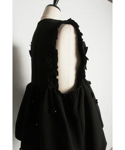 &. NOSTALGIA（アンドドットノスタルジア）の「【ZOZO限定】バルーンペプラムパールベスト（ベスト・レディース・ブラック・M）」の3枚目の写真