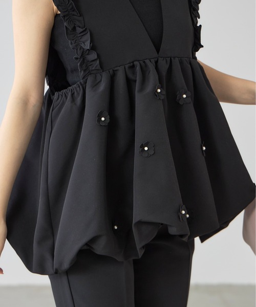 &. NOSTALGIA（アンドドットノスタルジア）の「【ZOZO限定】バルーンペプラムパールベスト（ベスト・レディース・ブラック・M）」の14枚目の写真