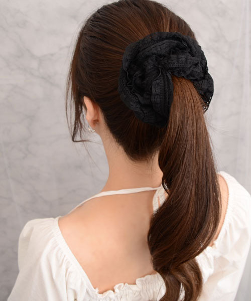 Mayree（メイリー）の「【float】フリル レース ビッグ シュシュ（シュシュ・レディース・アイボリー/ブラック・FREE）」の7枚目の写真