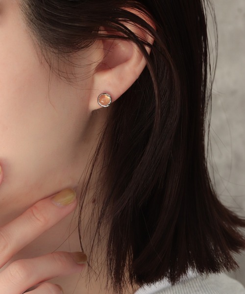 NOIR DE POUPEE（ノワールドプーペ）の「【WEB限定】天然石ラウンドカボションピアス（ピアス（両耳用）・レディース・ブラック系その他/イエロー/パープル/ブラック/イエロー系その他/レッド系その他/ホワイト系その他/パープル系その他/レッド/ホワイト・FREE）」の8枚目の写真