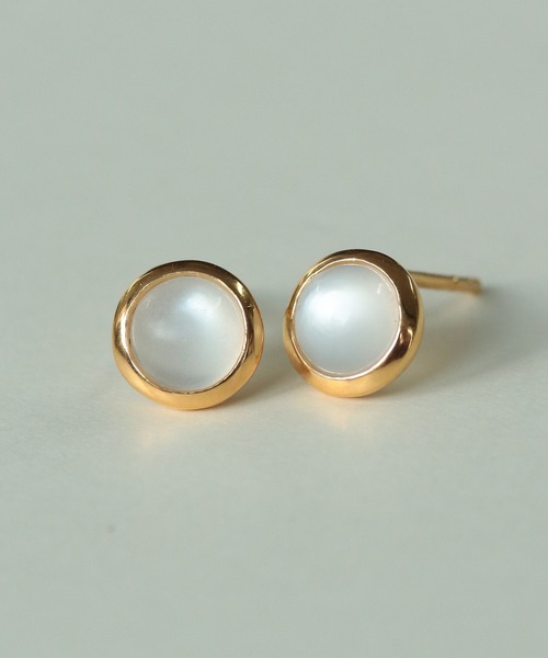 NOIR DE POUPEE（ノワールドプーペ）の「【WEB限定】天然石ラウンドカボションピアス（ピアス（両耳用）・レディース・ブラック系その他/イエロー/パープル/ブラック/イエロー系その他/レッド系その他/ホワイト系その他/パープル系その他/レッド/ホワイト・FREE）」の2枚目の写真