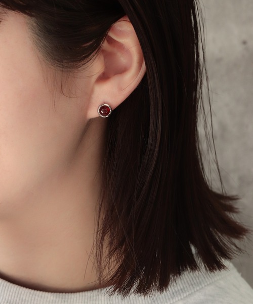 NOIR DE POUPEE（ノワールドプーペ）の「【WEB限定】天然石ラウンドカボションピアス（ピアス（両耳用）・レディース・ブラック系その他/イエロー/パープル/ブラック/イエロー系その他/レッド系その他/ホワイト系その他/パープル系その他/レッド/ホワイト・FREE）」の13枚目の写真