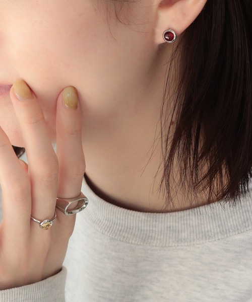 NOIR DE POUPEE（ノワールドプーペ）の「【WEB限定】天然石ラウンドカボションピアス（ピアス（両耳用）・レディース・ブラック系その他/イエロー/パープル/ブラック/イエロー系その他/レッド系その他/ホワイト系その他/パープル系その他/レッド/ホワイト・FREE）」の14枚目の写真