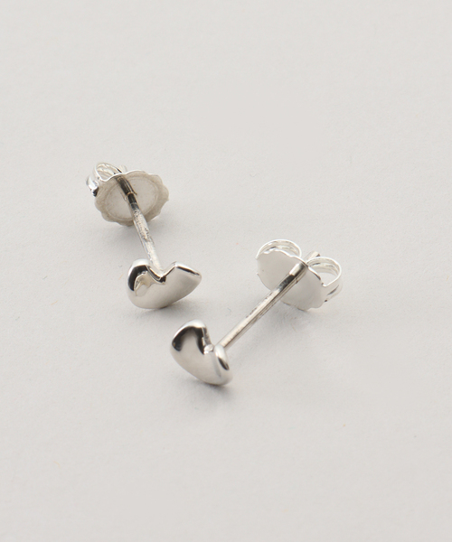 journal standard L'essage(ジャーナルスタンダードレサージュ)の「【AGMES/アグメス】MINI SCULPTEDHEART STUDS STERLING:ピアス(両耳)(ピアス(両耳用)・レディース・シルバー・FREE)」の1枚目の写真