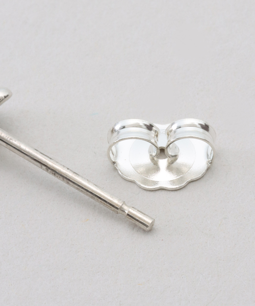 journal standard L'essage(ジャーナルスタンダードレサージュ)の「【AGMES/アグメス】MINI SCULPTEDHEART STUDS STERLING:ピアス(両耳)(ピアス(両耳用)・レディース・シルバー・FREE)」の3枚目の写真
