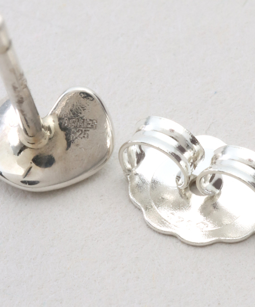 journal standard L'essage(ジャーナルスタンダードレサージュ)の「【AGMES/アグメス】MINI SCULPTEDHEART STUDS STERLING:ピアス(両耳)(ピアス(両耳用)・レディース・シルバー・FREE)」の4枚目の写真
